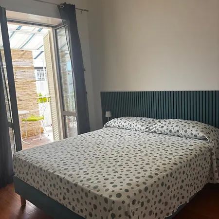 Guest House Emma شقة *